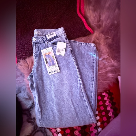 NWT Rewash light denim non Distressed Jeans - size 5 - Picture 3 of 5